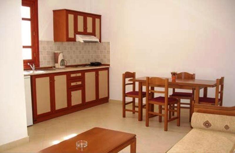 Golden Sun Apartments Arkasa Oda fotoğraf